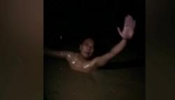 Viral Pria Bertelanjang Dada di Purwakarta Minta Tolong, Rumahnya Nyaris Tenggelam<