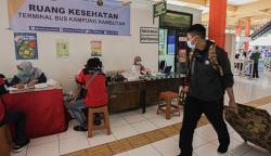 Posko Kesehatan Terminal Kampung Rambutan Sediakan Vaksinasi Booster untuk Pemudik
