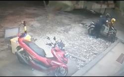 Hitungan Detik, Motor Depan Minimarket 5 Ulu Palembang Hilang Dicuri <