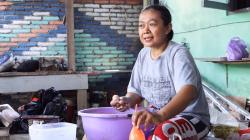 Menilik Kisah Rosida, Penjual Bakso yang Tabungannya Nyaris Hilang