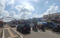 Jalintim Ruas Palembang-Banyuasin Dipenuhi Mobil Pemudik dari Pulau Jawa<