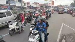 Pemudik Sepeda Motor Padati Jalur Pantura Cirebon, Tersendat di Persimpangan<