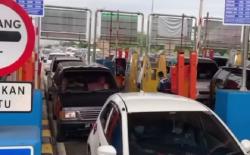 Padat, One Way Kembali Diterapkan dari Tol Cikampek KM 70 hingga Kalikangkung<