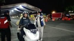 Bikin Ngakak! Tak Punya Ayang, Pemuda Ini Mudik ke Lampung sambil Bonceng Boneka<