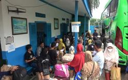 Pemudik Serbu Pool Bus di Palembang, Tiket Melambung hingga 50 Persen <