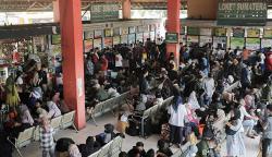 Terminal Kampung Rambutan Dipadati Pemudik pada H-3 Lebaran