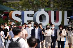 Hidup Berdampingan Covid-19, Korea Selatan Segera Lepas Wajib Masker di Luar Ruangan   