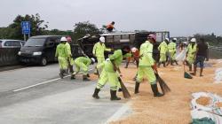  Bus Pariwisata Tabrak Truk di Jalan Tol Solo-Semarang, Arus Lalu Lintas Tersendat
