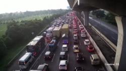 Kecelakaan di Tol Japek, Lalin Arus Balik Mudik Arah Jakarta Macet