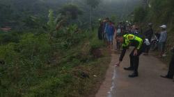 Minibus Terjun ke Jurang Sedalam 100 Meter di Cililin KBB, Ibu dan Dua Anaknya Tewas<