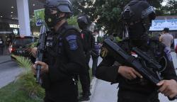 Brimob Polda NTT Patroli di Pusat Perbelanjaan Jelang Hari Raya Idul Fitri<