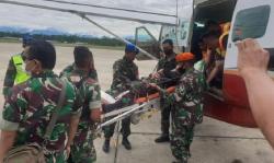 Prajurit TNI Korban Penembakan KKB Tiba di Bandara Langsung Dibawa ke RSUD Mimika