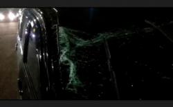 Hindari Pemotor, Mobil Pemudik Nyangkut di Pagar Flyover Jakabaring<