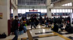 Bus Terlambat, Penumpang Menumpuk di Terminal Pulogebang