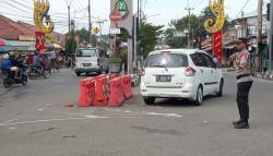 Macet akibat Pertemuan Arus Kendaraan, Polisi Terapkan Contra Flow di Majalengka<