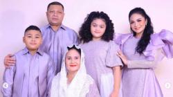 Intip Potret Mesra Krisdayanti Rayakan Lebaran Lengkap dengan Keluarga