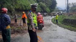 Longsor di Jalan Utama Bandung-Subang, Lalu Lintas Sistem Buka Tutup<