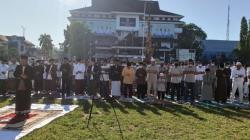 Jokowi Bolehkan Lepas Masker, MUI : Salat Jamaah Tak Perlu Pakai<