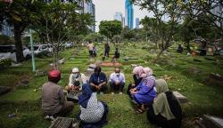 Doa Ziarah Kubur untuk Orang Tua Sesuai Sunnah