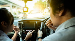  Mobil Bau Asap, Ini Penyebab dan Cara Mengatasinya  