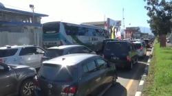 Arus Kendaraan Tersendat di Cipacing-Nagreg, Tol Cileunyi Padat Merayap 2 Km