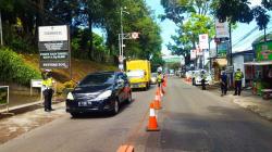 Volume Kendaraan ke Objek Wisata Lembang KBB Membeludak, Polisi Terapkan One Way<