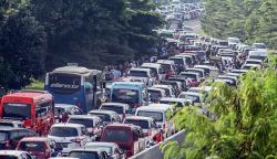 Kawasan Puncak Macet Parah, Kendaraan Membeludak hingga Tol Jagorawi
