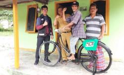 Hasan Semringah Dapat Sepeda Baru untuk Berkebun