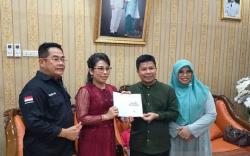 Tak Gelar Open House, Bupati Sambas Terima Kunjungan Wali Kota Singkawang Tjhai Chui Mie