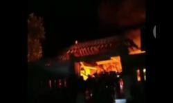 Ricuh di Desa Mareje Lombok Barat, Enam Rumah Dibakar<