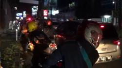 Lembang KBB Padat Merayap sampai Malam, Polisi Berlakukan One Way<