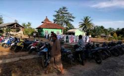 Momen Umat Katolik Jaga Parkir Salat Idul Fitri, Netizen : Ini Baru Bhinneka Tunggal Ika