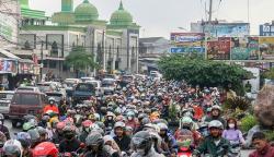 Puncak Berlakukan Dua Arah, Menuju Sukabumi Diterapkan Contraflow<