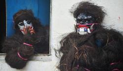 Penampakan Simuntu, Manusia Pakai Kostum Ijuk dan Topeng untuk Mengusir Penjajah