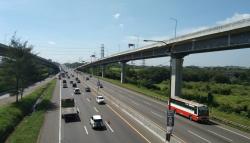 Pemudik Arus Balik Padat di Jalan Tol Jakarta-Cikampek, Rest Area Jadi Titik Kemacetan