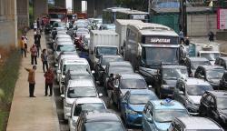 Imbas One Way, Jalan Kalimalang Macet Total Nyaris Tak Bergerak Sejauh 4 Km