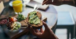 5 Cara Menetralisir Kolesterol saat Terlalu Banyak Makan saat Lebaran