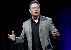 Elon Musk Sebut Tesla Terbuka untuk Beli Perusahaan Tambang