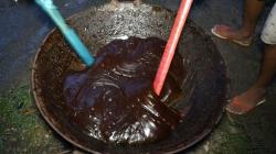 Sambut Lebaran Ketupat, Warga Gorontalo Mulai Memasak Dodol