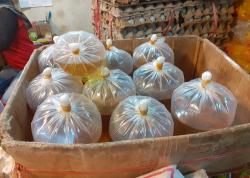 Harga Minyak Goreng di Pasar Tradisional Bandung Masih Mahal