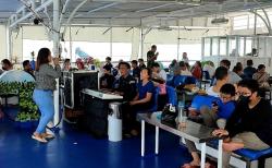 Hibur Penumpang Kapal Selama Libur Lebaran, Pengamen Selat Sunda Kantongi Rp2 Juta per Hari