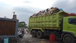 Usai Lebaran Sampah Kota Bandung Menumpuk Tak Terangkut, Bau Busuk Menyengat<
