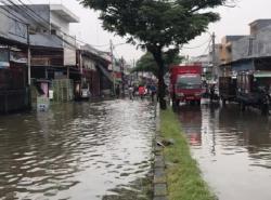 Tangerang Terendam Banjir Dipicu Tanggul Kali Legug Jebol 5 Meter