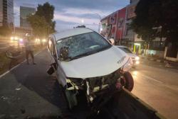 Sopir Avanza Hantam Separator Busway di Slipi Diduga Mengantuk