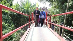 Ganjar Sentil Crazy Rich Jepara Bangun Jembatan: Yang Penting Ikhlas Apa Nggak