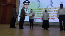 Kisah Guru Honorer di Cimahi, Nunggu 32 Tahun Diangkat PPPK, Nangis saat Terima SK<