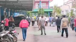 Ratusan Investor Geruduk Rumah Bos Investasi Bodong yang Gelapkan Dana Rp2 Triliun di Cirebon