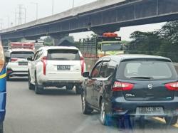 Antre Panjang! Tol Jakarta-Cikampek Arah Bandung Macet Lebih dari 15 Km<