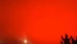 Heboh Langit Malam di China Berubah Jadi Merah, Komentar Netizen Bikin Ngakak