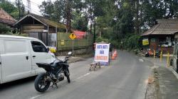 Lokasi Longsor di Cisarua KBB 1,5 Tahun Tak Diperbaiki, Akses Wisatawan Terhambat<